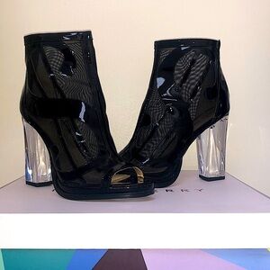 NWT - Katy Perry The Richie Mesh Patent  - Black - Clear Heel - size 8.5